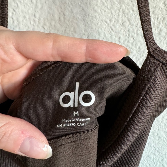 Alo Crop Top - Picture 4 of 4